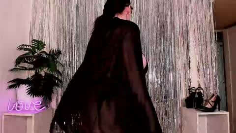 Snapshot of mirayoun chatting on 03.24.26 Mira online show from 03.24.26