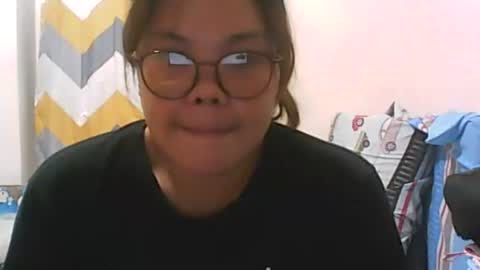 Snapshot of mireille_27 chatting on 09.18.25 mireille_27 online show from 09.18.25