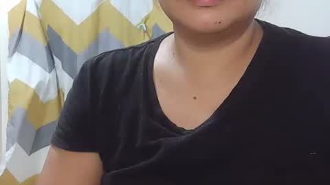 Snapshot of mireille_27 chatting on 11.15.25 mireille_27 online show from 11.15.25