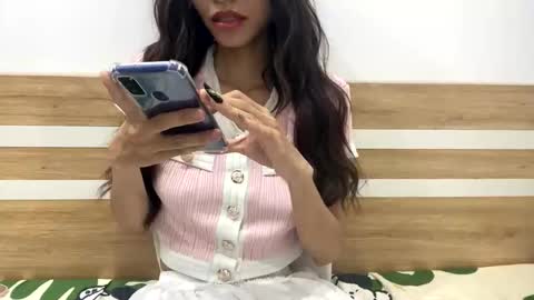 Miriam Schl online show from 10.20.25