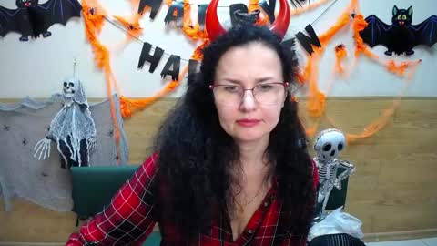 Snapshot of miroslava_happi chatting on 10.31.25 Miroslava Happi online show from 10.31.25