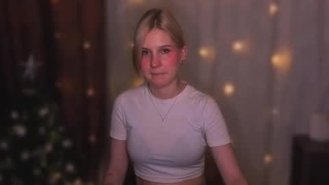 Snapshot of mirrameow chatting on 12.03.25 Mira online show from 12.03.25