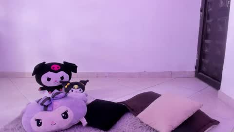 Misa Independent model online show from 12.19.24