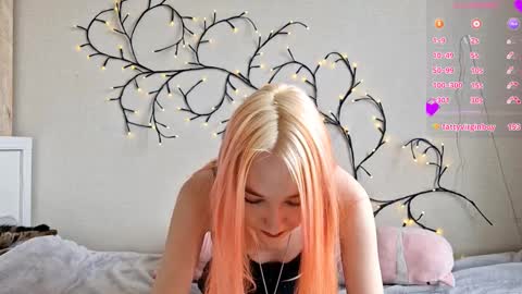 Snapshot of misamew chatting on 02.06.26 MisaMew online show from 02.06.26