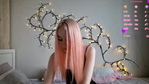 Snapshot of misamew chatting on 02.16.26 MisaMew online show from 02.16.26