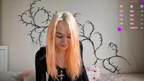 Snapshot of misamew chatting on 02.24.26 MisaMew online show from 02.24.26