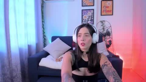 Snapshot of mishelkrave_ chatting on 02.02.26 KRAVE online show from 02.02.26