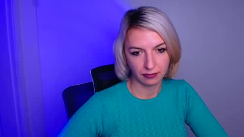 Snapshot of mishelle_blondie chatting on 11.28.25 Mishelle online show from 11.28.25