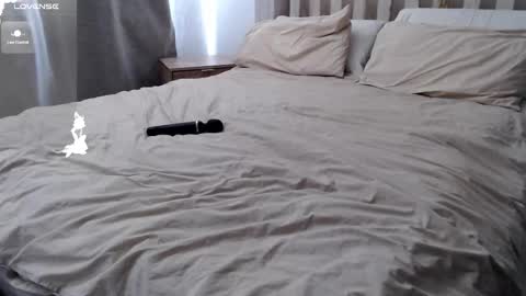 Snapshot of mishymoon chatting on 02.09.25 Elora online show from 02.09.25