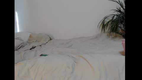 Snapshot of mishymoon chatting on 02.27.25 Elora online show from 02.27.25