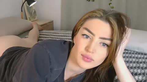 Snapshot of mishymoon chatting on 09.28.25 Elora online show from 09.28.25