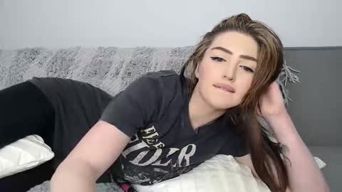 Snapshot of mishymoon chatting on 09.29.25 Elora online show from 09.29.25