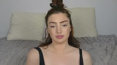 Snapshot of mishymoon chatting on 12.05.25 Elora online show from 12.05.25