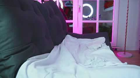 Snapshot of miss___angel chatting on 06.25.26 miss___angel online show from 06.25.26