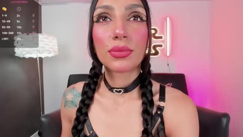 Snapshot of miss___evangeline chatting on 05.12.26 Evangeline online show from 05.12.26