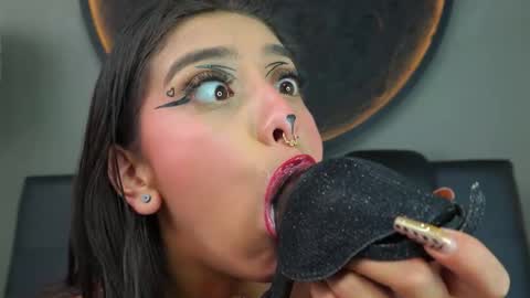 Snapshot of miss___sabrina chatting on 12.16.25 Sabrina online show from 12.16.25