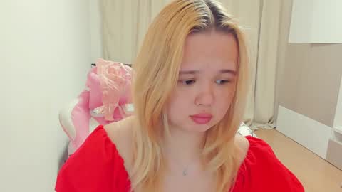 Snapshot of miss__selena chatting on 01.19.25 miss__selena online show from 01.19.25