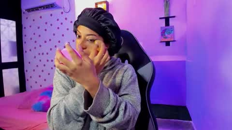 Snapshot of miss_akemi chatting on 09.18.25 Akemi 3 online show from 09.18.25