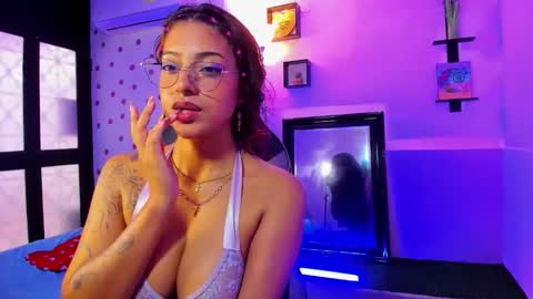 Snapshot of miss_akemi chatting on 10.11.25 Akemi 3 online show from 10.11.25