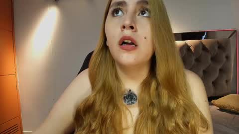 Snapshot of miss_anny18 chatting on 12.23.25 Anny online show from 12.23.25