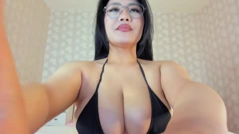 Snapshot of miss_asia_one chatting on 05.10.26 Aiza online show from 05.10.26