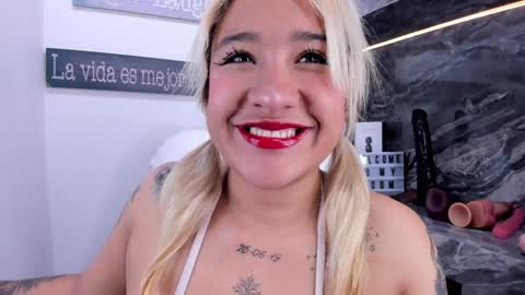 Snapshot of miss_danika chatting on 01.07.25 Danika online show from 01.07.25