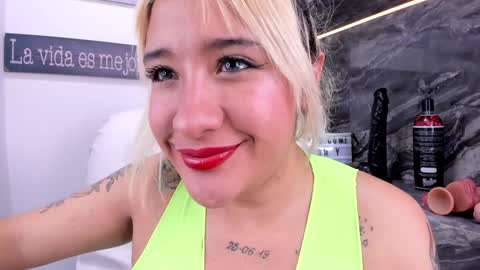 Snapshot of miss_danika chatting on 01.14.25 Danika online show from 01.14.25