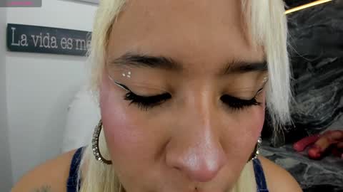 Snapshot of miss_danika chatting on 01.22.25 Danika online show from 01.22.25