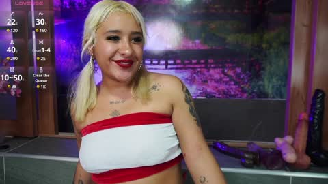 Snapshot of miss_danika chatting on 01.29.25 Danika online show from 01.29.25