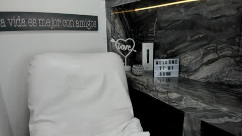 Snapshot of miss_danika chatting on 02.05.25 Danika online show from 02.05.25