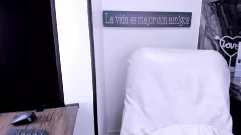 Snapshot of miss_danika chatting on 02.14.25 Danika online show from 02.14.25