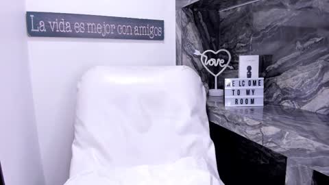 Snapshot of miss_danika chatting on 02.15.25 Danika online show from 02.15.25