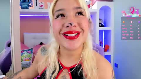 Snapshot of miss_danika chatting on 03.10.25 Danika online show from 03.10.25