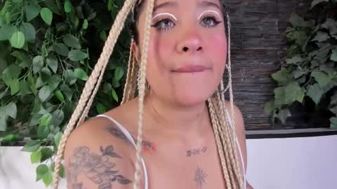 Snapshot of miss_danika chatting on 09.10.25 Danika online show from 09.10.25