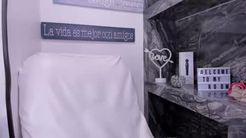 Snapshot of miss_danika chatting on 09.23.25 Danika online show from 09.23.25