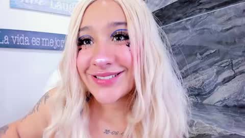 Snapshot of miss_danika chatting on 10.11.25 Danika online show from 10.11.25