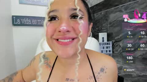 Snapshot of miss_danika chatting on 10.16.25 Danika online show from 10.16.25