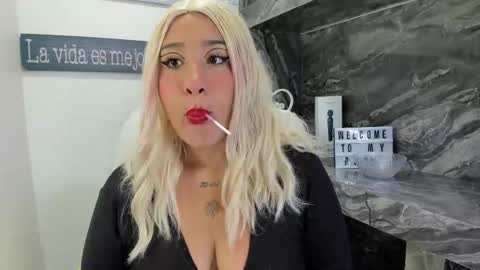 Snapshot of miss_danika chatting on 11.04.25 Danika online show from 11.04.25