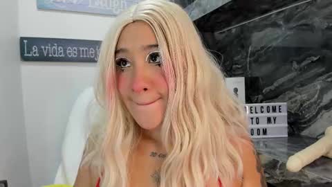 Snapshot of miss_danika chatting on 11.08.25 Danika online show from 11.08.25