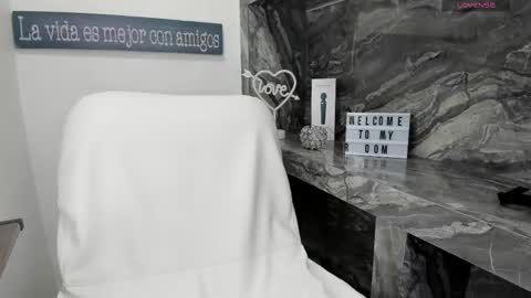 Snapshot of miss_danika chatting on 11.20.25 Danika online show from 11.20.25