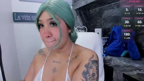 Snapshot of miss_danika chatting on 11.24.25 Danika online show from 11.24.25