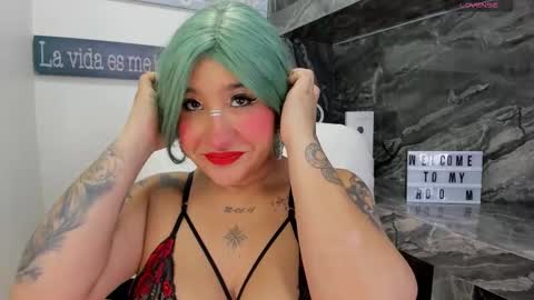 Snapshot of miss_danika chatting on 12.05.25 Danika online show from 12.05.25