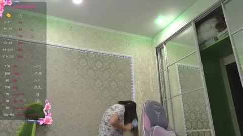 Snapshot of miss_divora chatting on 10.05.25 miss_divora online show from 10.05.25