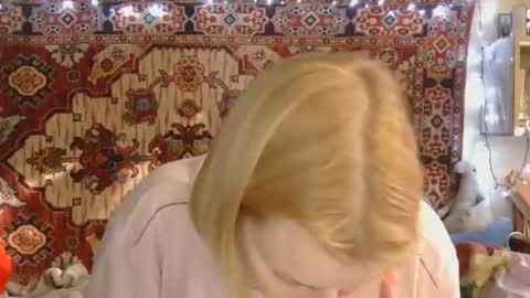 Elis online show from 10.28.25