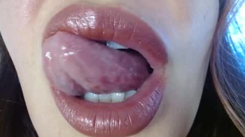 Snapshot of miss_evoleth2 chatting on 10.10.25 Miss Evoleth online show from 10.10.25
