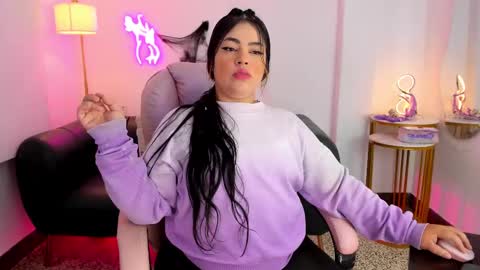 Snapshot of miss_francheska chatting on 11.01.25 Francheska online show from 11.01.25