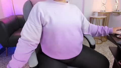 Snapshot of miss_francheska chatting on 11.22.25 Francheska online show from 11.22.25