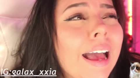 Snapshot of miss_galaxxia chatting on 12.20.25 Elisabeth IG galax xxia online show from 12.20.25