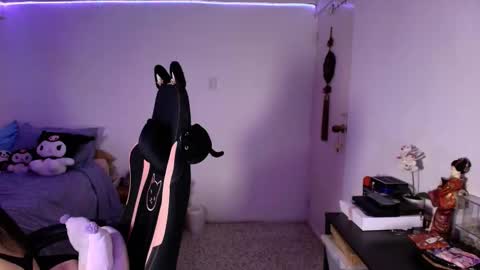 Snapshot of miss_hikikomori chatting on 12.01.25 Asami online show from 12.01.25