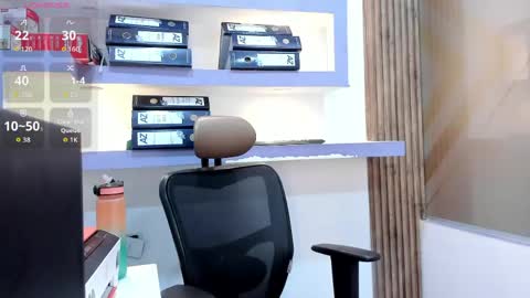 Snapshot of miss_horney chatting on 04.19.26 miss_horney online show from 04.19.26